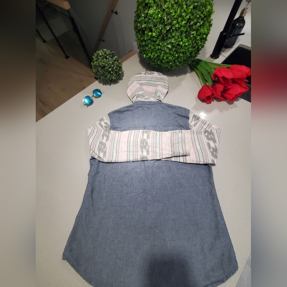 EMPYRE 👸 Beau chemisier à capuchon effet denim avec motifs...péruviens?🤔🤔 - Picture 7 of 8